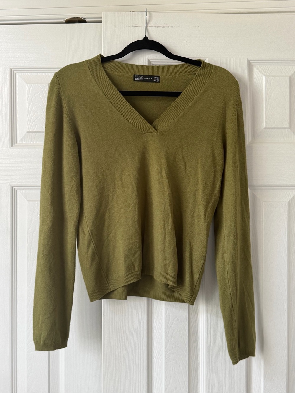 ⭐️FREE SHIPPING⭐️ Zara Olive V-Neck Sweater